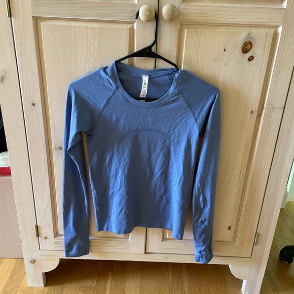 lululemon athletica Tops - Lululemon navy long sleeve shirt size 4 worn once, no stains, good condition